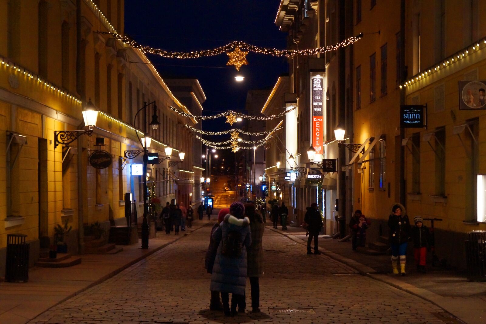 Sony Alpha a3000 + Sony E 18-55mm F3.5-5.6 OSS sample photo. Helsinki, finland, street lights photography