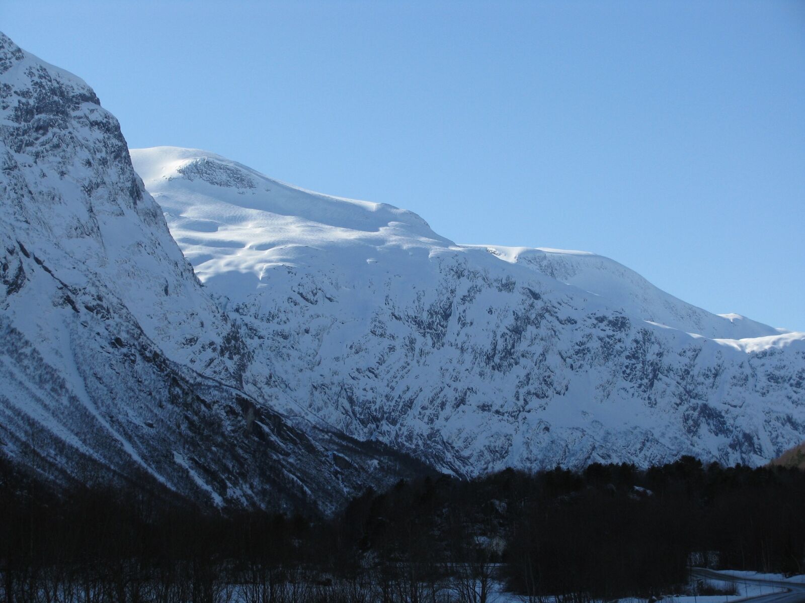 Canon POWERSHOT SX100 IS sample photo. Norway, mountains, snow photography