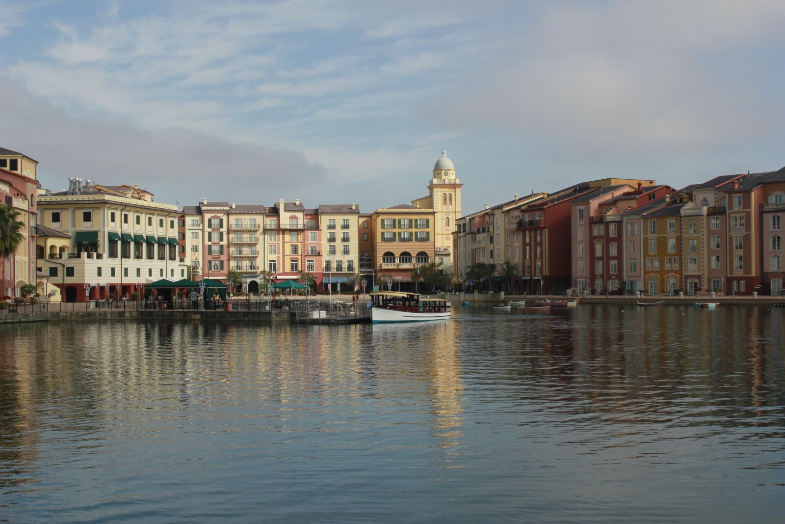 Canon EOS 550D (EOS Rebel T2i / EOS Kiss X4) sample photo. Landscape, water, hotel photography