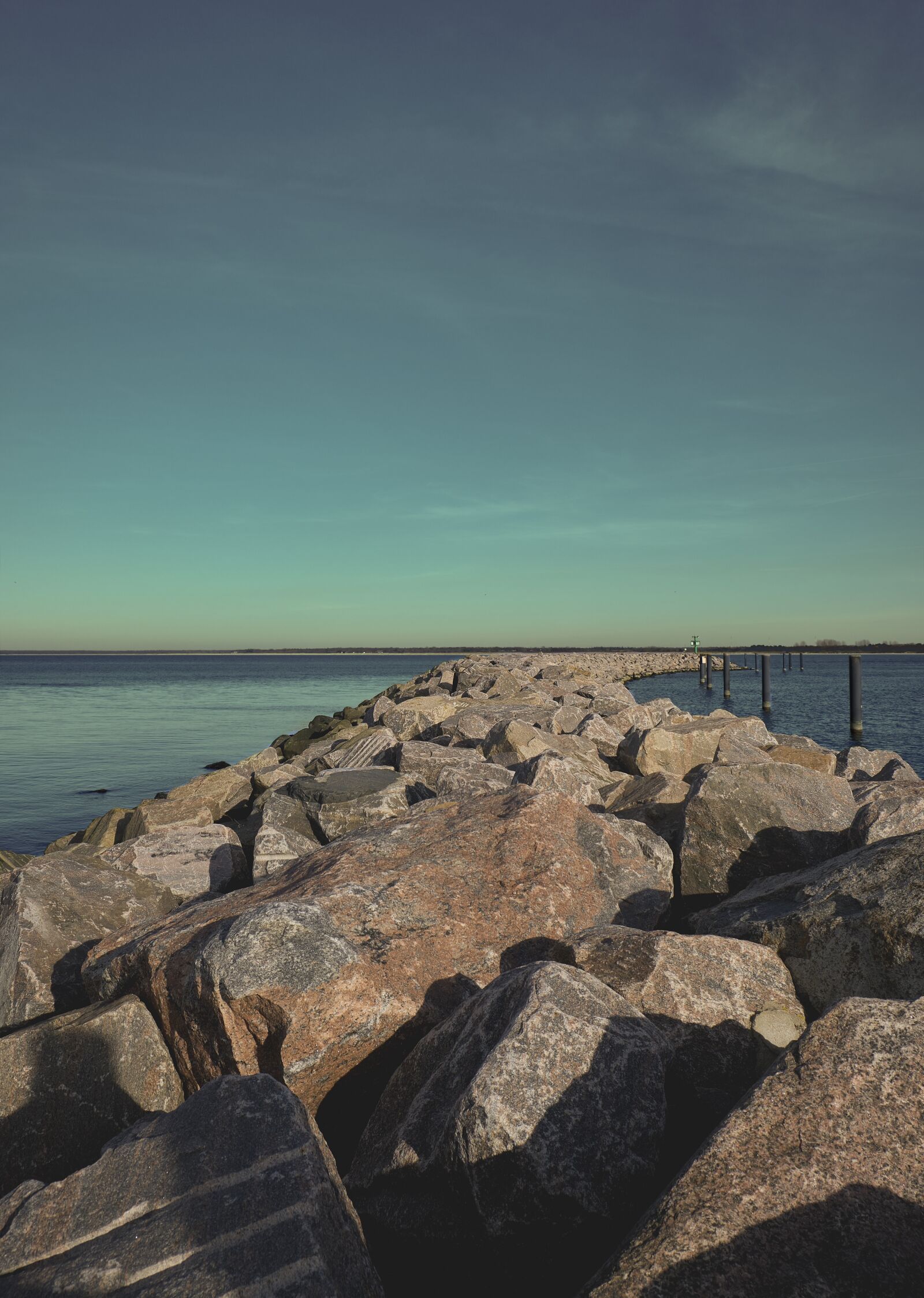 Fujifilm X-T2 sample photo. Stone, sky, water photography