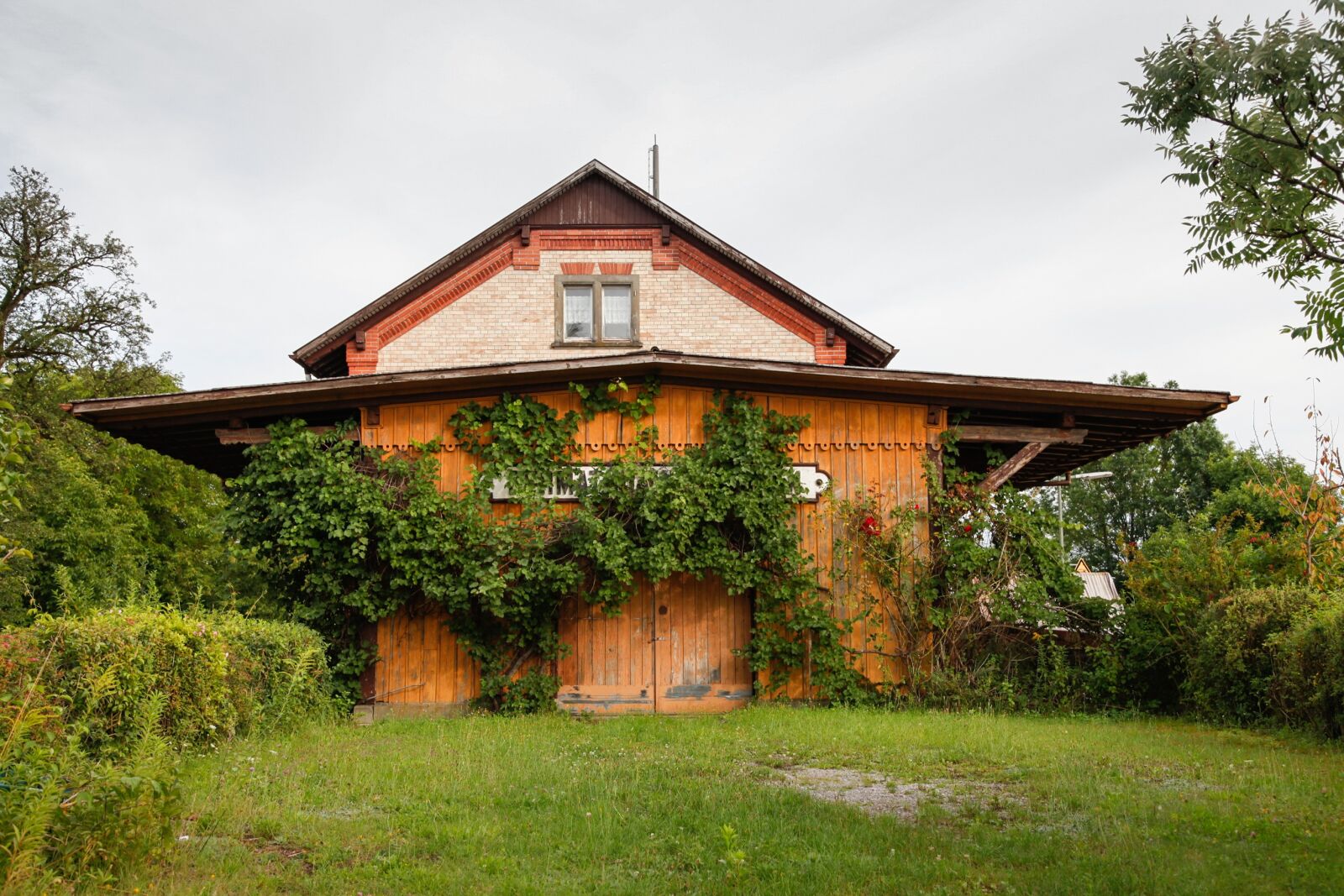 Canon EOS 5D Mark II sample photo. Railway station, bermatingen, railway photography