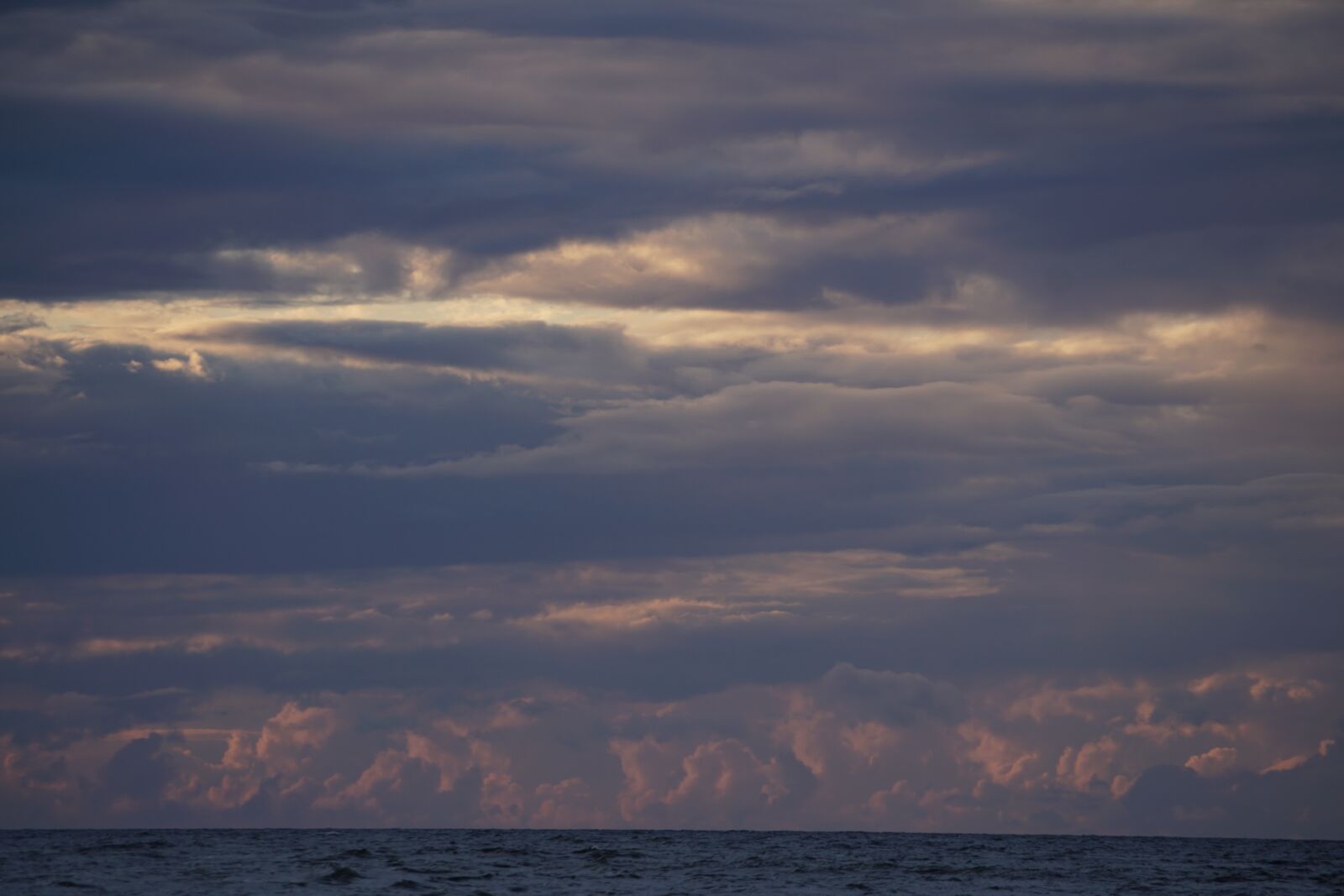 Sony E 18-200mm F3.5-6.3 OSS sample photo. Sea, clouds, the waves photography