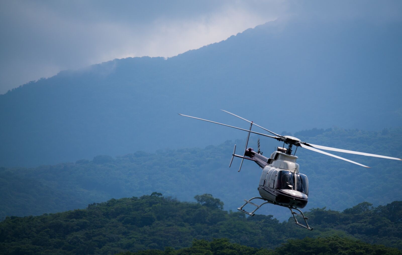 Canon EOS 1100D (EOS Rebel T3 / EOS Kiss X50) sample photo. Helicopter, flight, fly photography