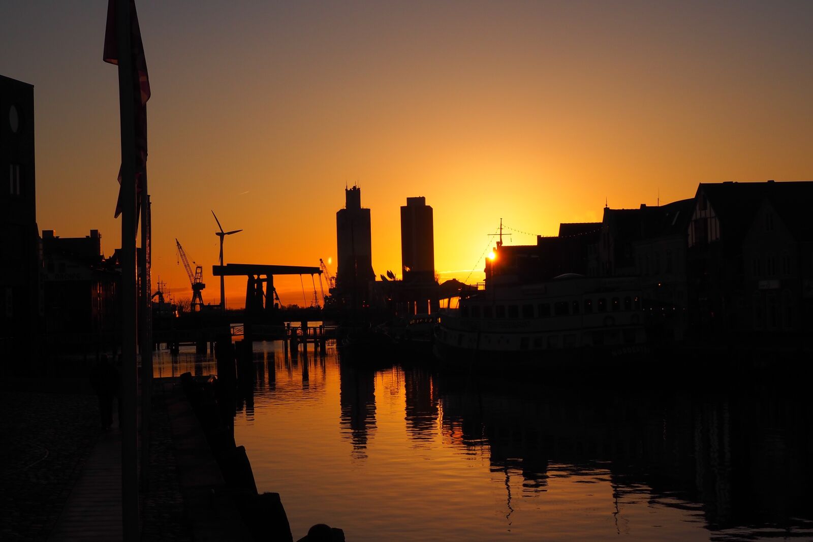 Olympus OM-D E-M10 sample photo. Port, sunset, husum photography
