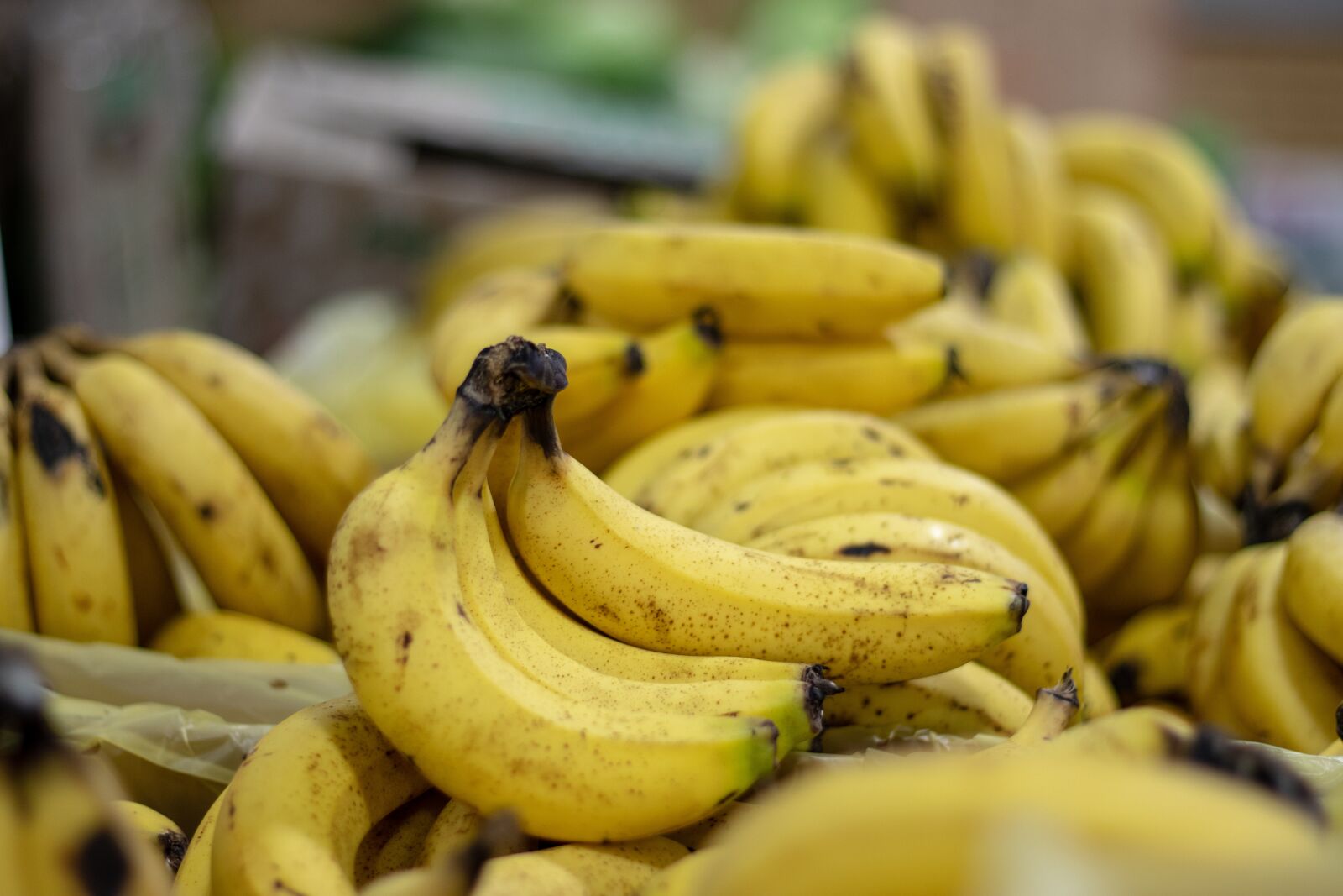 Canon EF 50mm F1.8 STM sample photo. Bananas, market, fruit photography