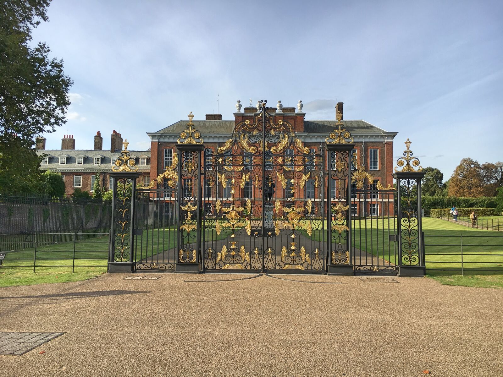 Apple iPhone 6s sample photo. Garden, gate, london, palace photography