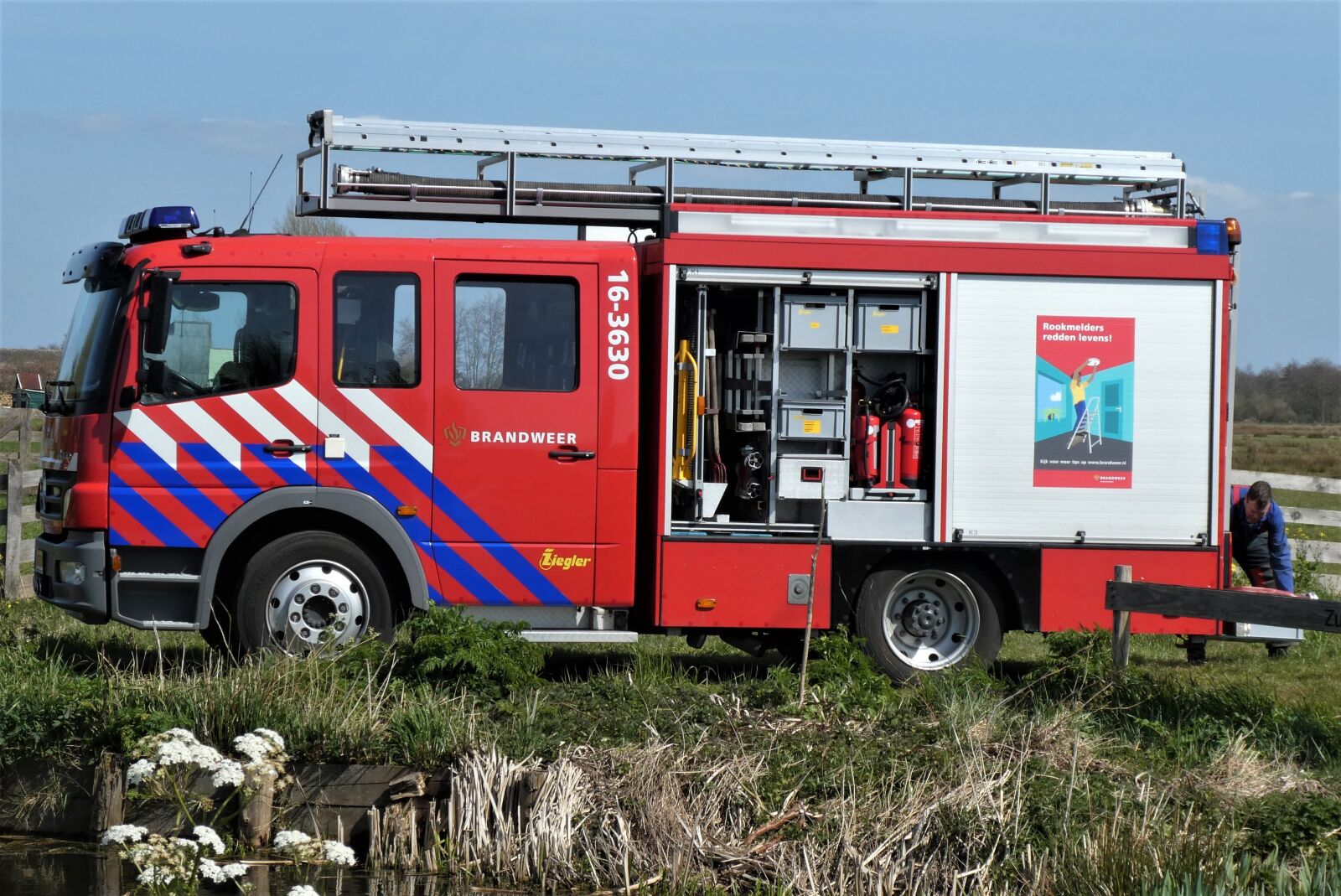 Panasonic Lumix DC-ZS70 (Lumix DC-TZ90) sample photo. Fire, fire truck, vehicle photography