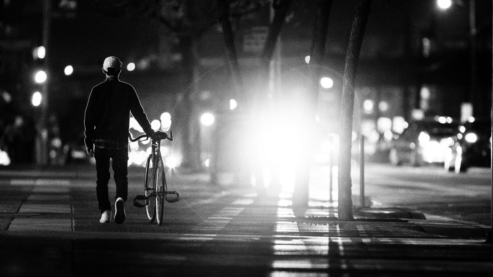 Canon EF 300mm F2.8L IS USM sample photo. Bicycle, bike, black, and photography