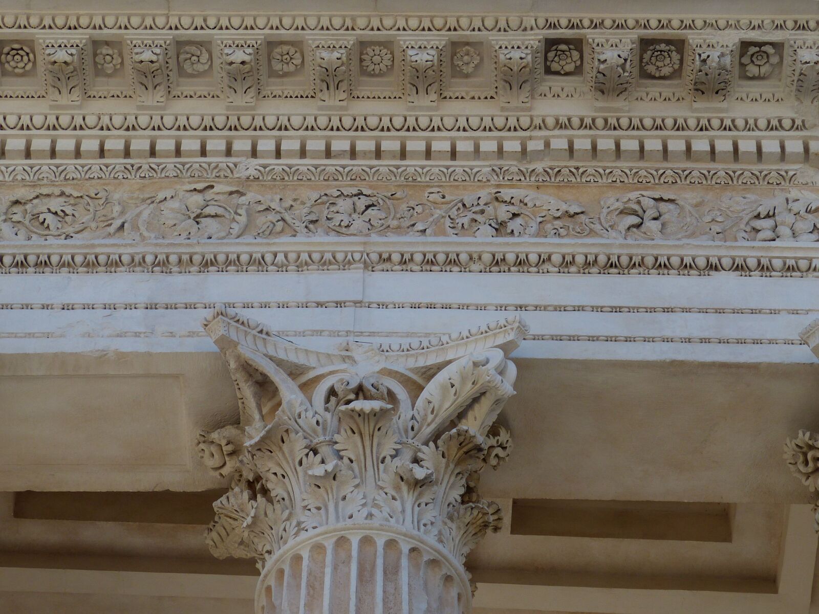 Panasonic Lumix DMC-FZ150 sample photo. Nimes, france, capital photography