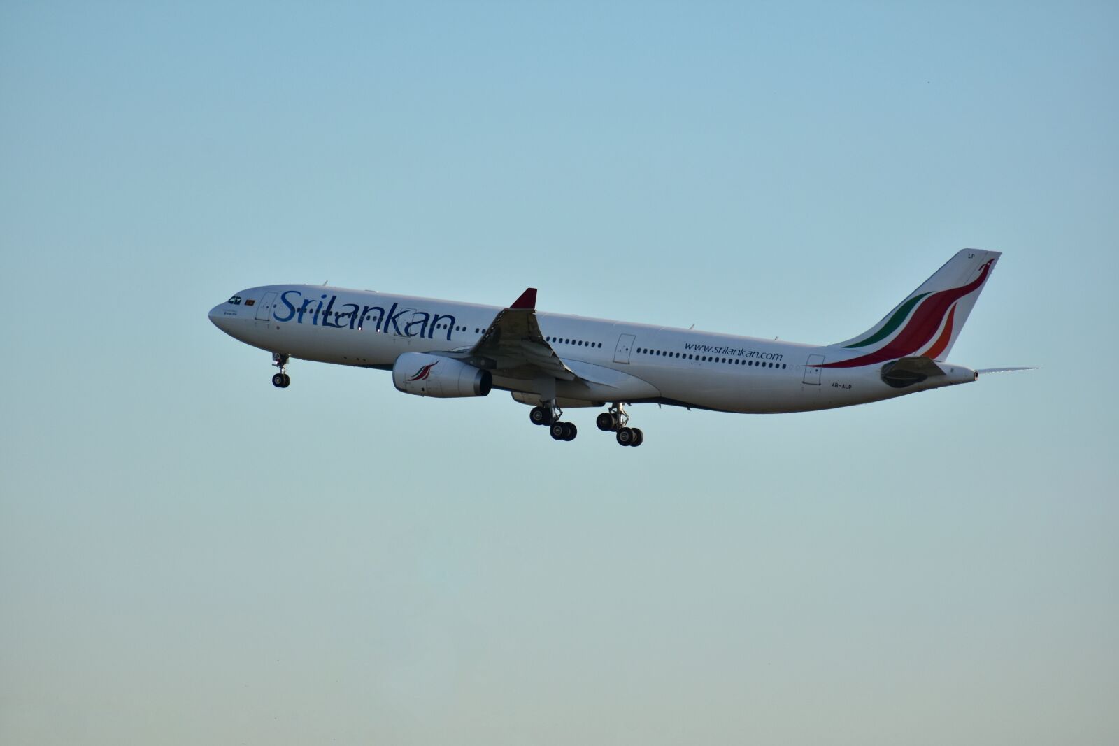 Nikon D7200 sample photo. Travel, airliner, aircraft photography