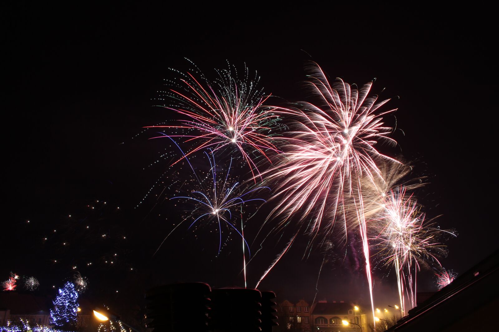 Canon EOS 700D (EOS Rebel T5i / EOS Kiss X7i) sample photo. Fireworks, new year's eve photography