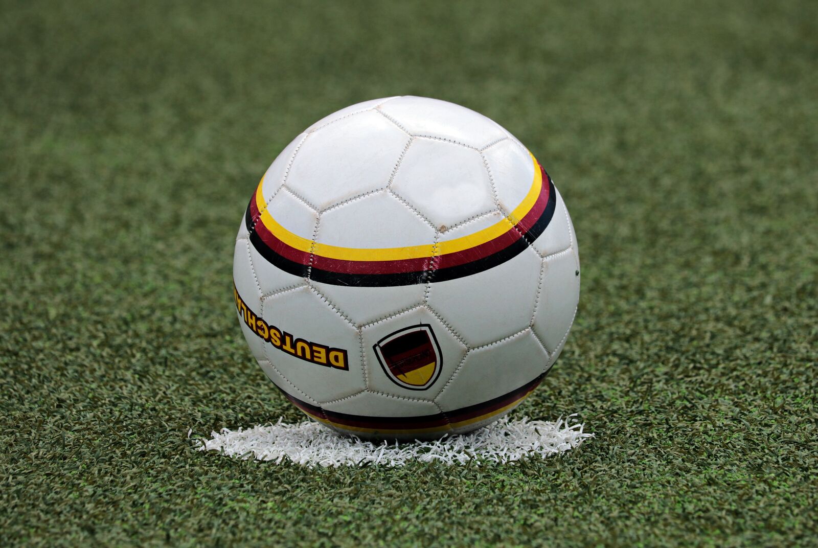 Canon EF-S 55-250mm F4-5.6 IS STM sample photo. Football, soccer, kick-off photography