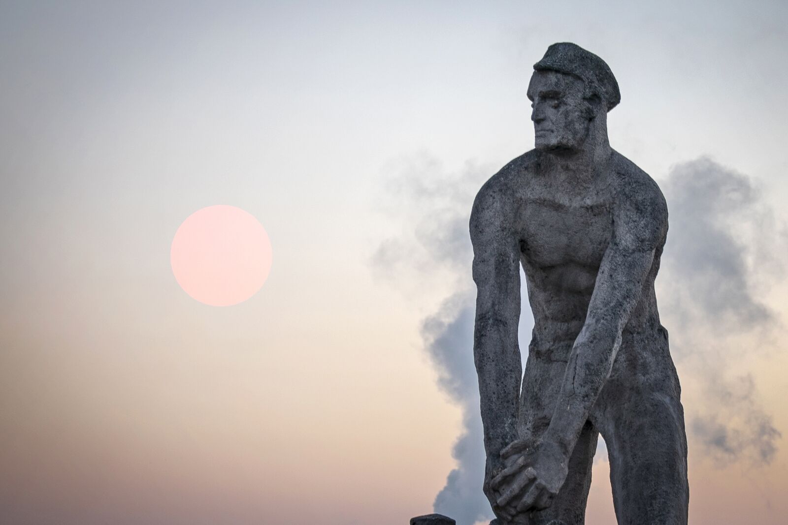 Nikon D3400 sample photo. Monument, sunrise, sailor photography