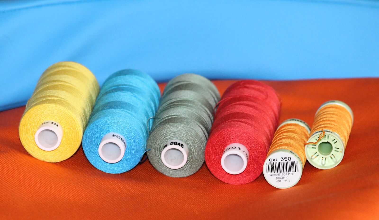 Canon EOS 650D (EOS Rebel T4i / EOS Kiss X6i) sample photo. Sewing thread, bobbin, sew photography