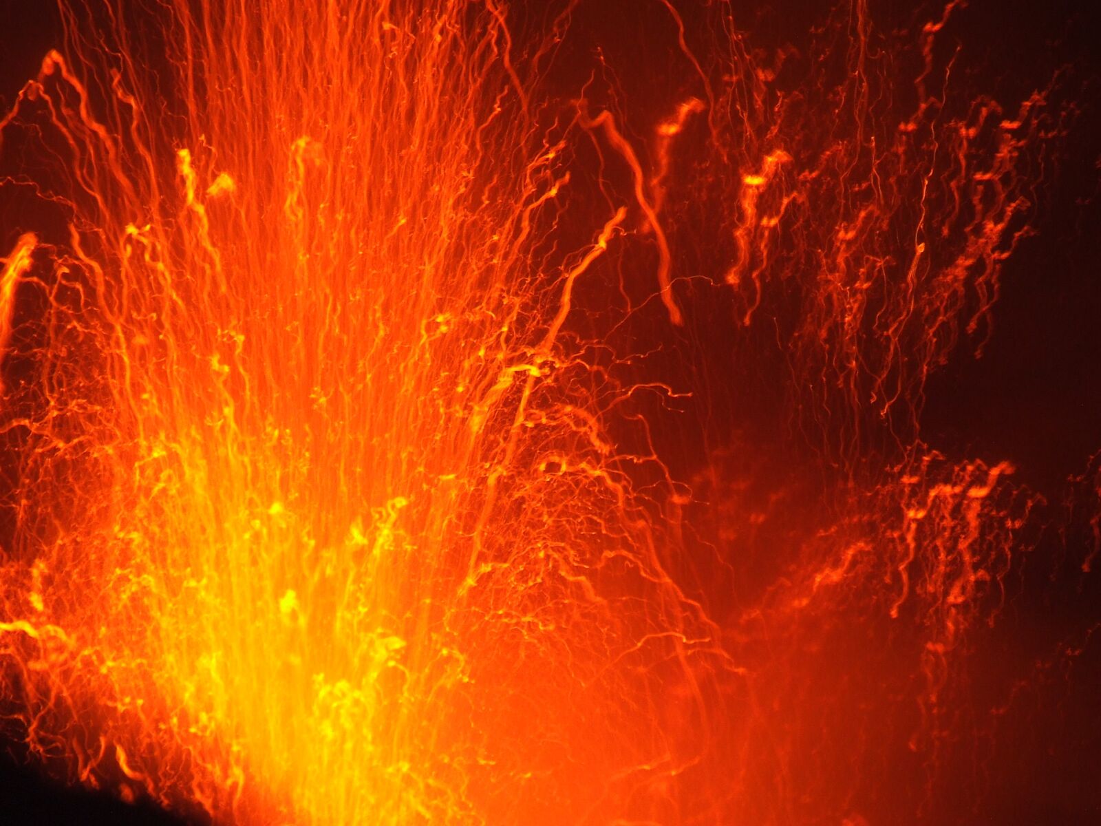 Fujifilm FinePix S5600 sample photo. Lava, stromboli, volcanic photography