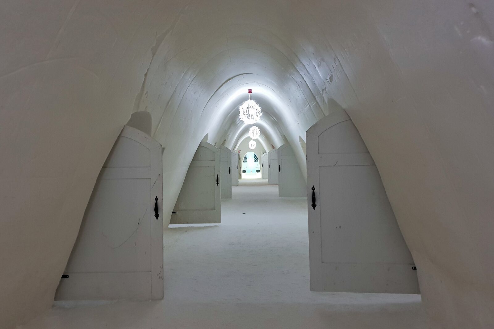 Samsung Galaxy S9 sample photo. Snowhotel, the door, corridor photography