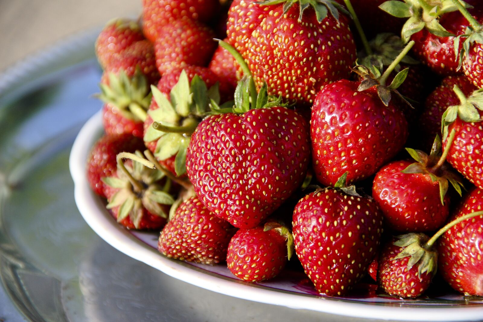Canon EOS 650D (EOS Rebel T4i / EOS Kiss X6i) sample photo. Strawberry, berry, fruit photography