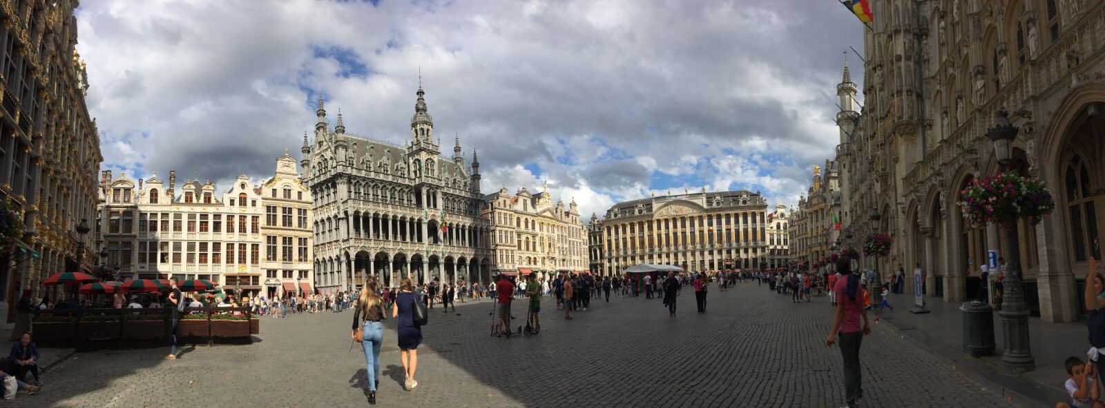 iPhone 5s back camera 4.15mm f/2.2 sample photo. Brussels, people, square photography