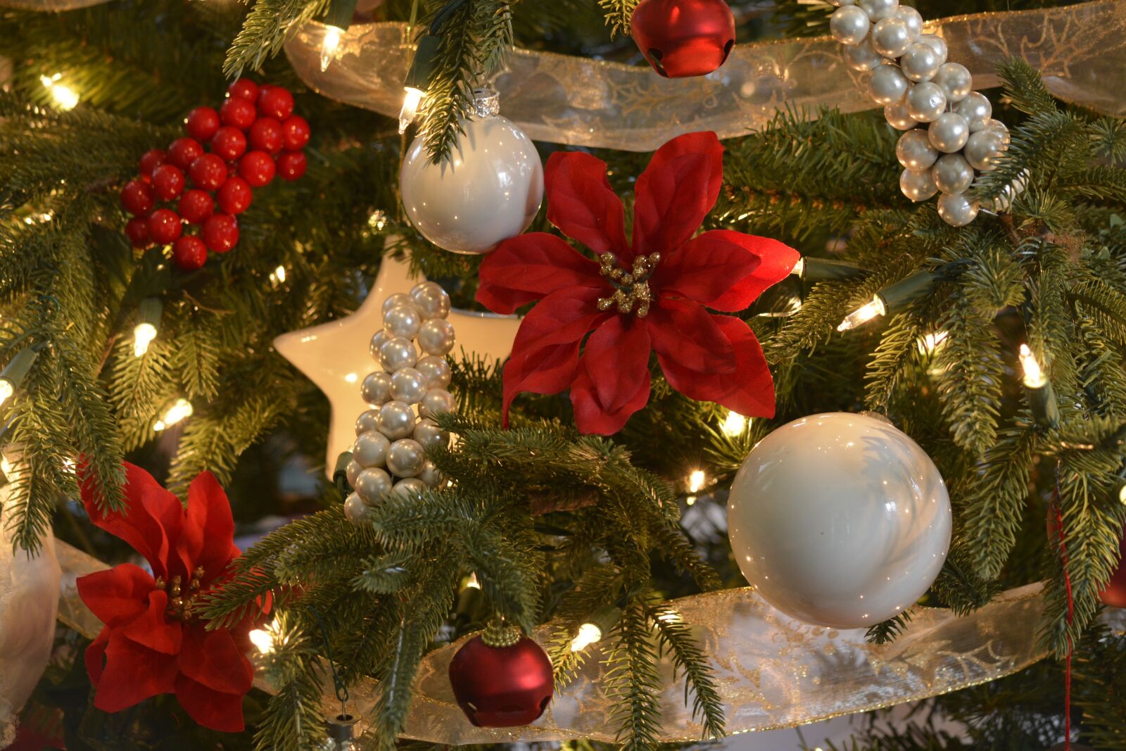 Nikon D7100 sample photo. Christmas, christmas tree ornaments photography