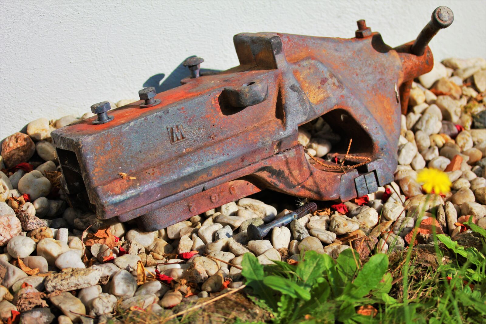 Canon EOS 550D (EOS Rebel T2i / EOS Kiss X4) sample photo. Vintage, vice, tool photography