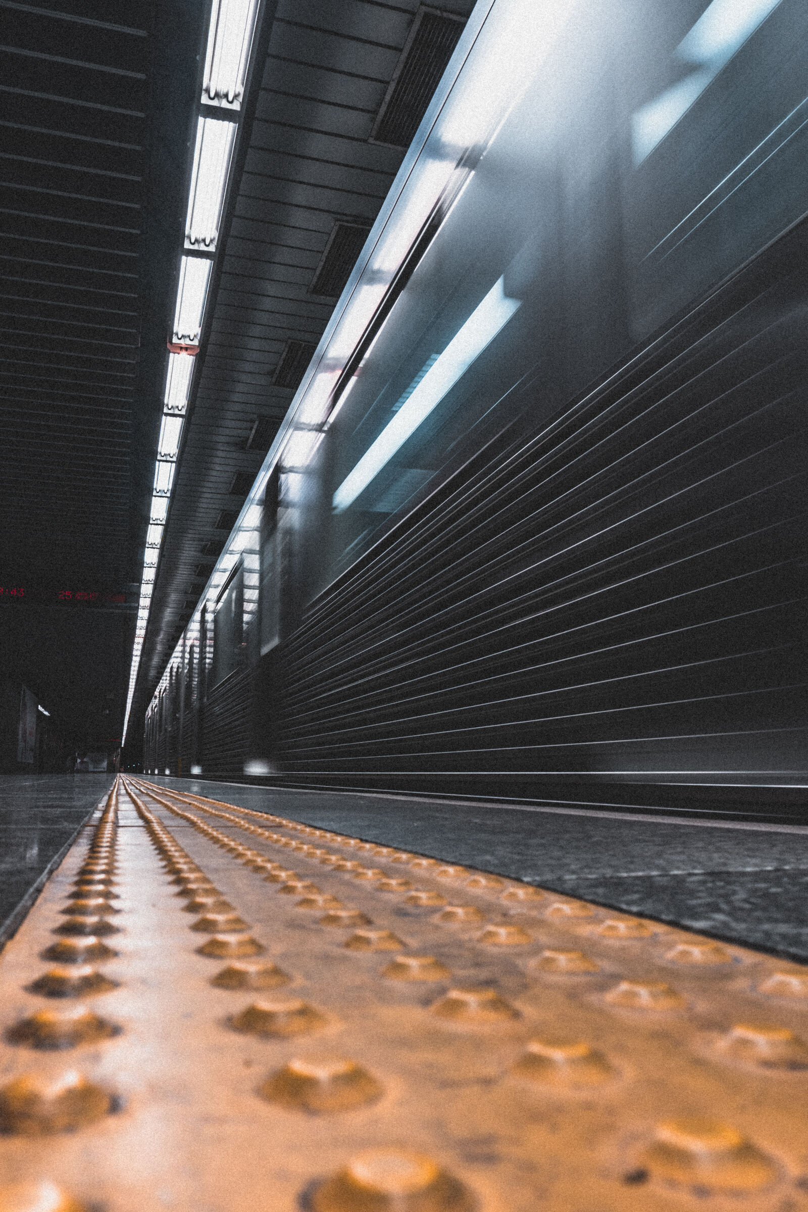 Sony a6300 sample photo. Black, and, brown, train photography
