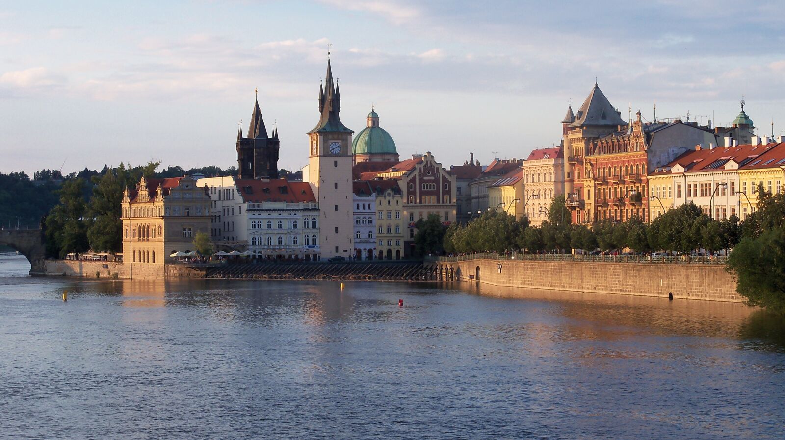 Kodak EasyShare Z915 sample photo. Prague, the vltava river photography