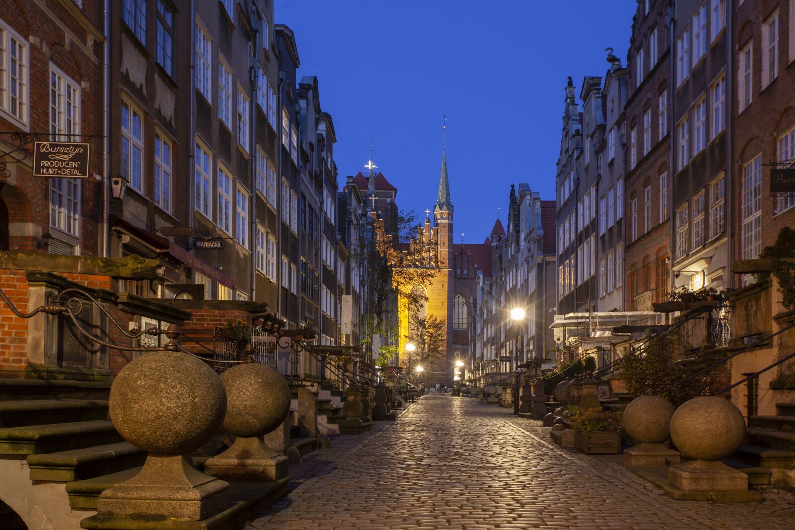 Canon EOS 5D Mark II sample photo. Gdańsk, street, night photography