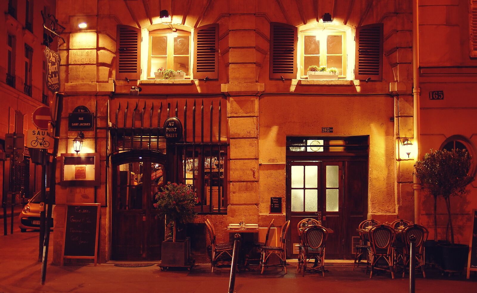 Olympus PEN E-PL1 sample photo. Paris, nightlife, restaurant photography