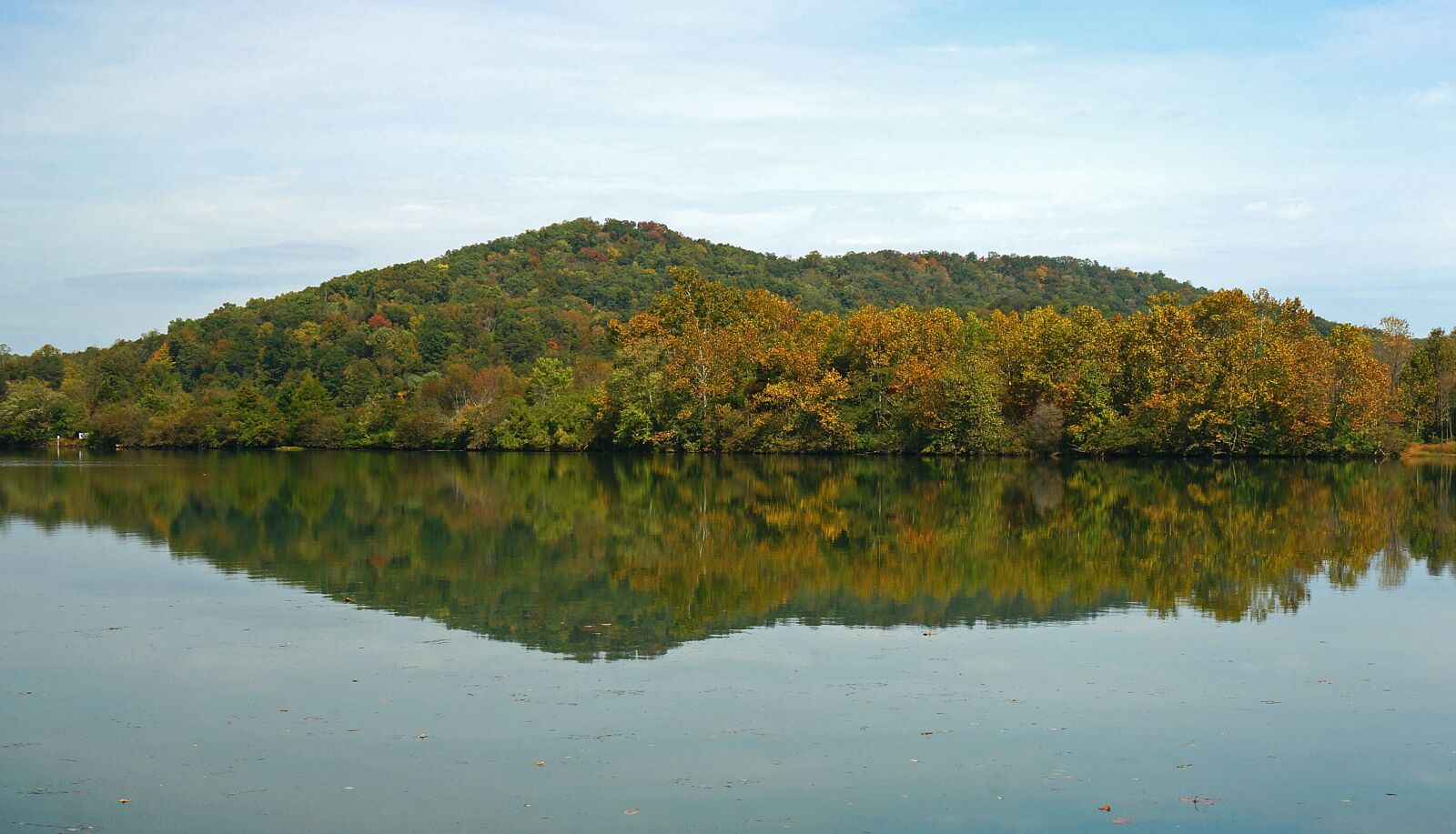 Sony Alpha NEX-5T sample photo. Melton lake fall reflection photography