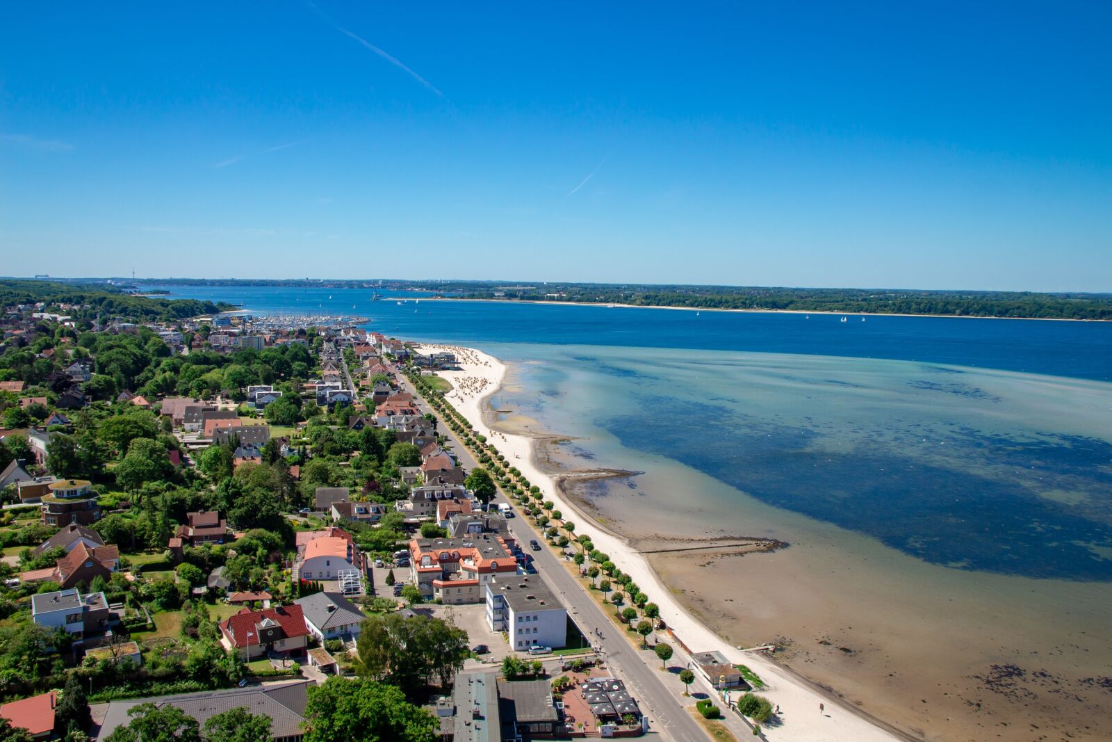 Canon EOS 700D (EOS Rebel T5i / EOS Kiss X7i) sample photo. Laboe, vacations, promenade photography