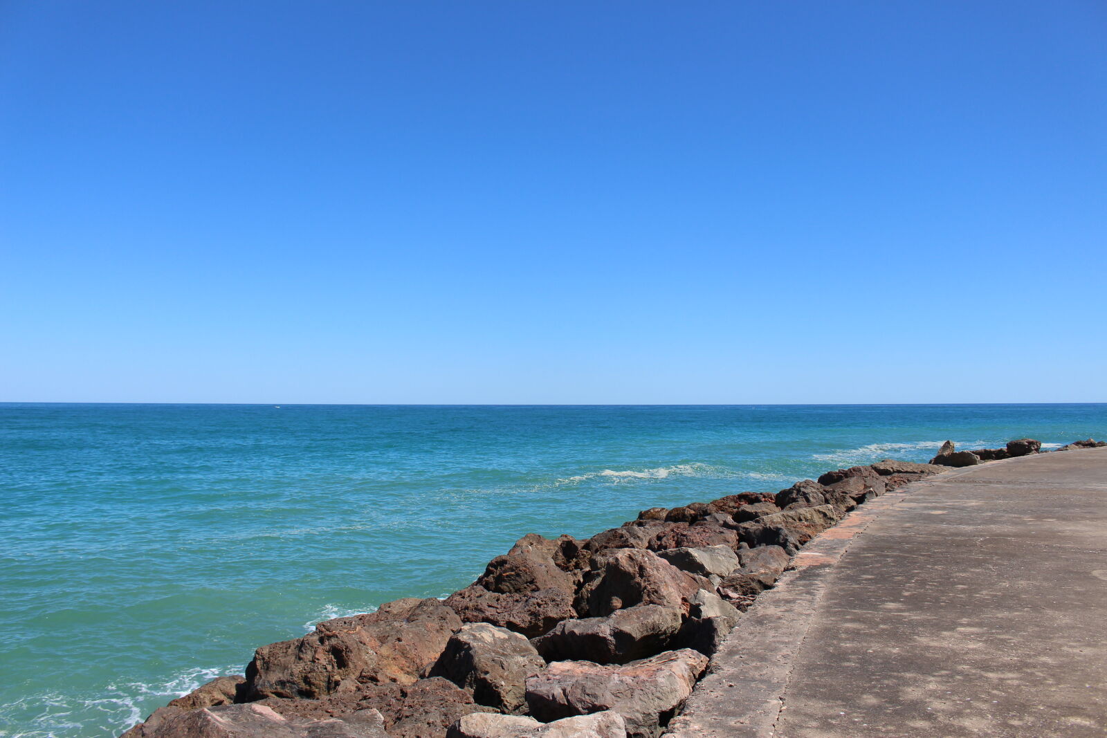 Canon EOS 700D (EOS Rebel T5i / EOS Kiss X7i) sample photo. Blue, sky, europe, island photography