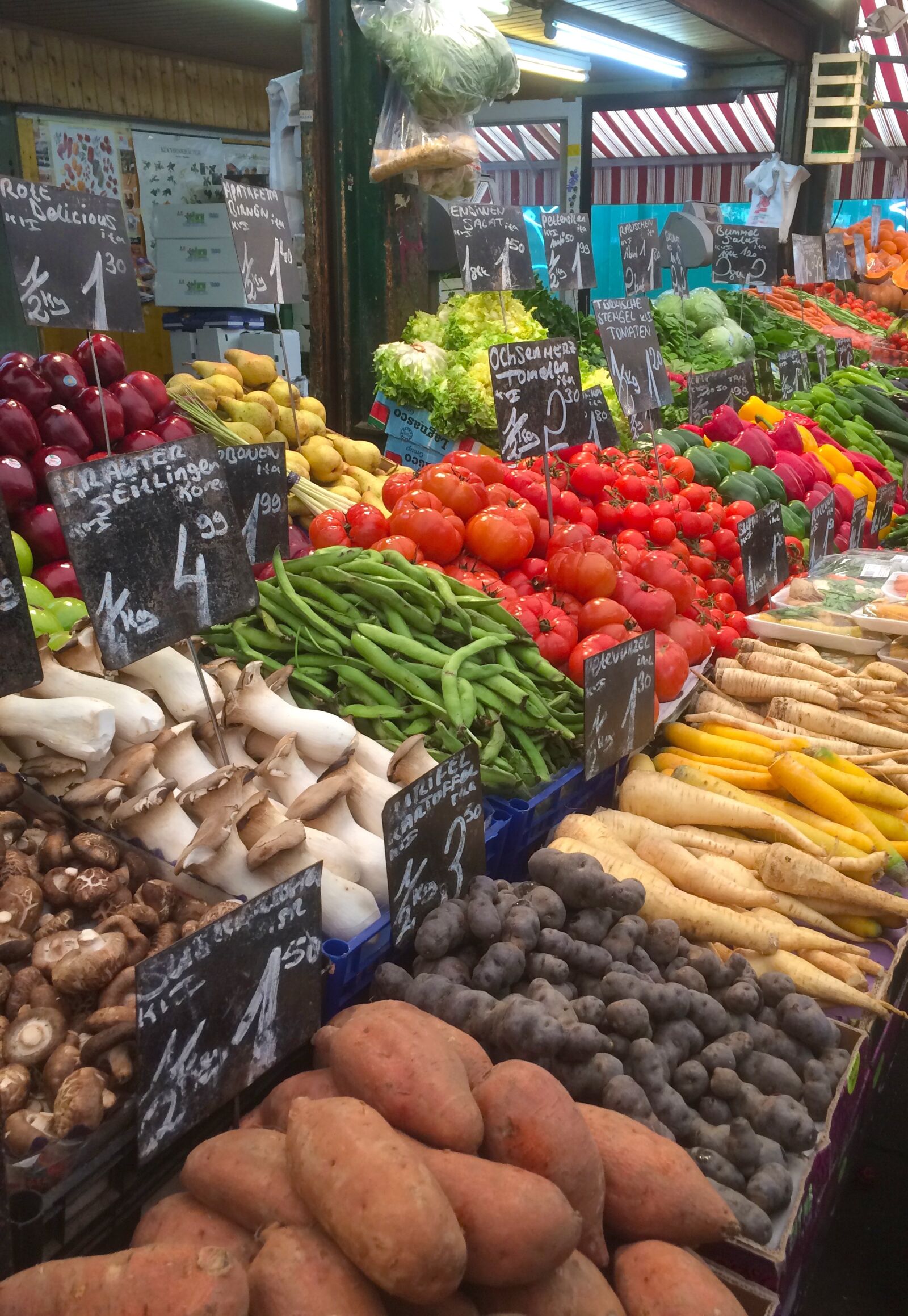 iPhone 5s back camera 4.15mm f/2.2 sample photo. Farmers market, market, vegetables photography
