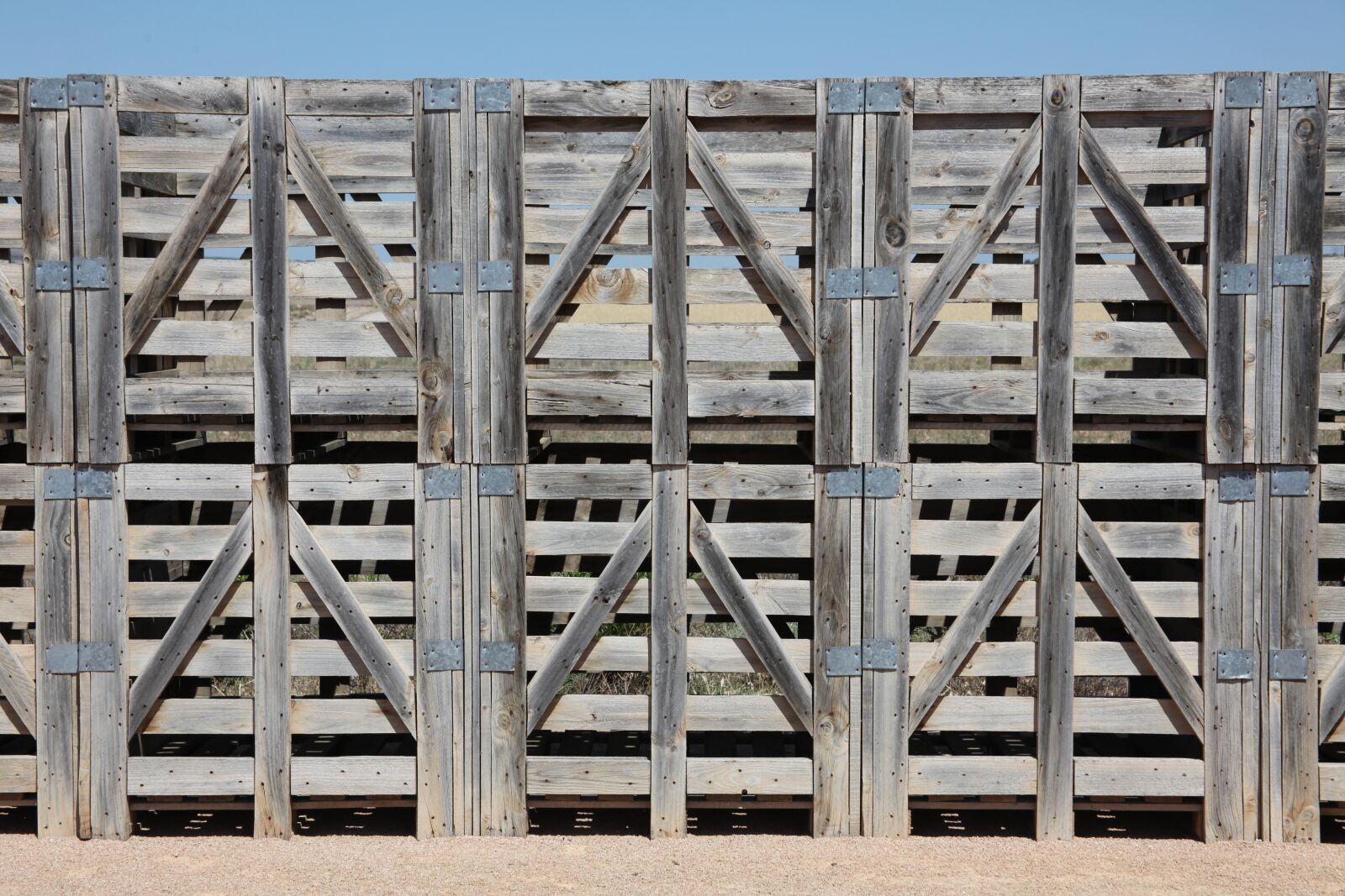 Canon EOS 5D Mark II sample photo. Pallets, earth, frame photography