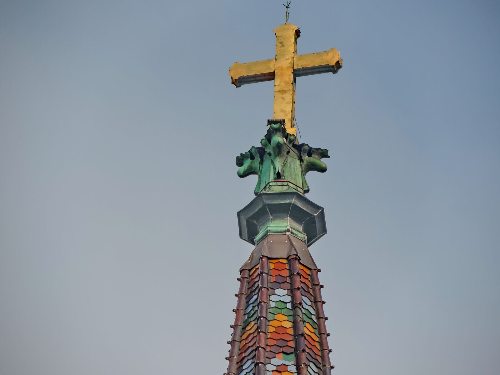 Nikon Coolpix P520 sample photo. Cathedral, catholic, cross, gold photography