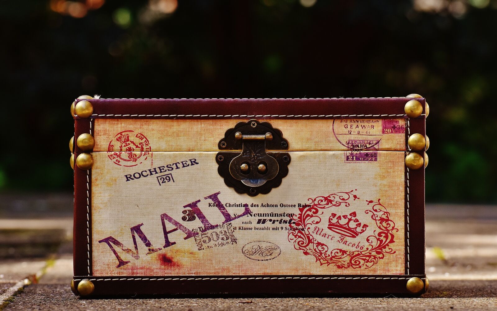 Nikon D7200 sample photo. Chest, luggage, send mail photography
