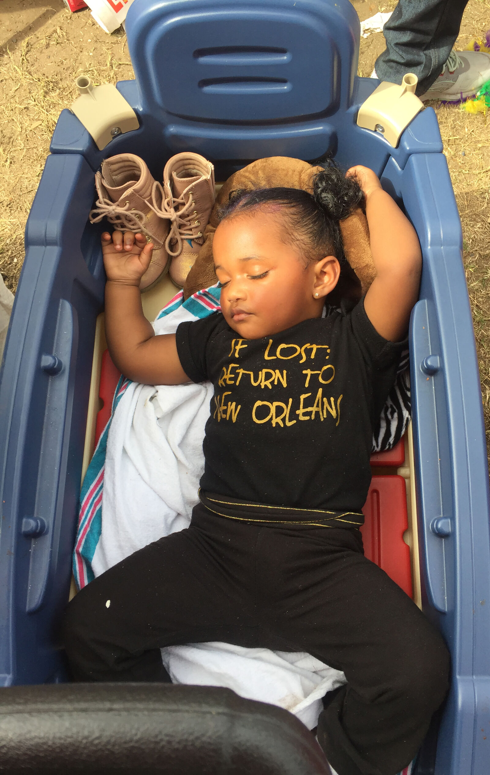 iPhone 6 back camera 4.15mm f/2.2 sample photo. Baby, girl, mardi, gras photography