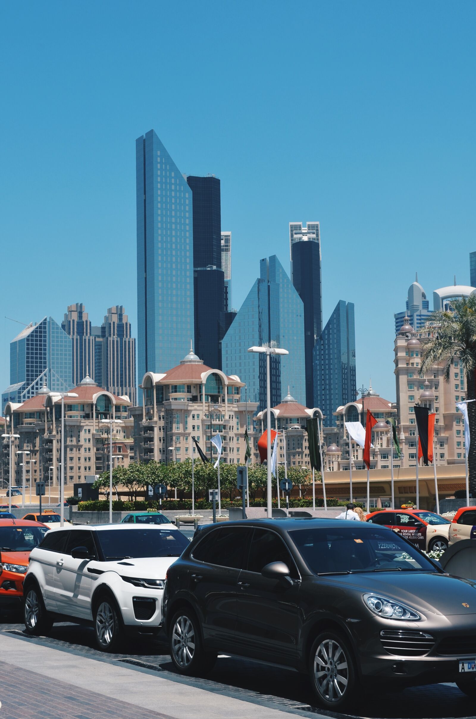 Nikon D5100 sample photo. Cayenne, city, dubai, mall photography
