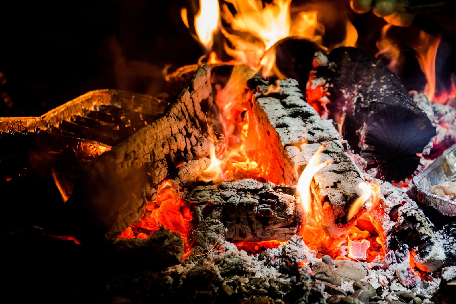 Canon EOS 700D (EOS Rebel T5i / EOS Kiss X7i) sample photo. Fire, flame, campfire photography