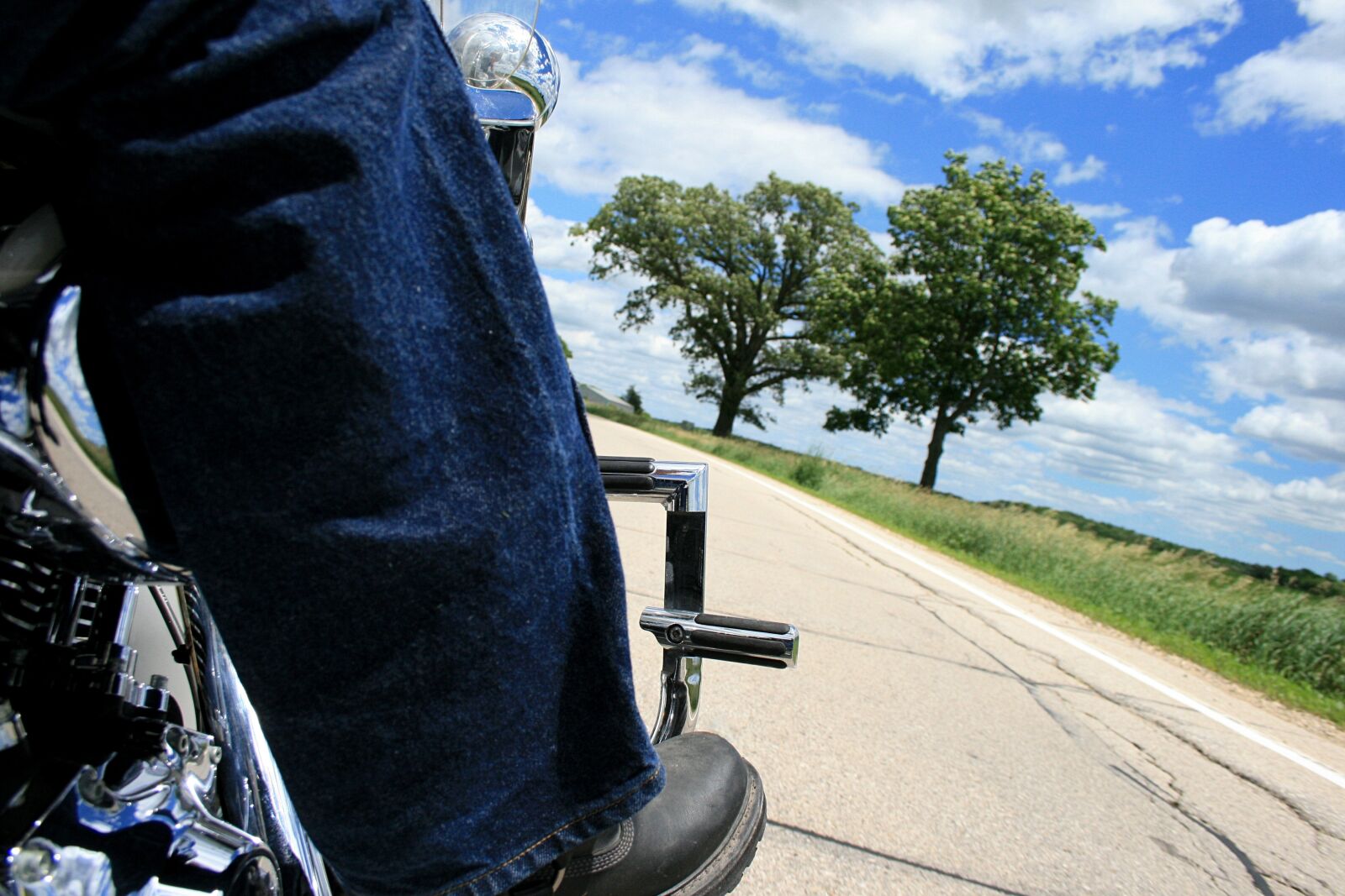 Canon EOS 400D (EOS Digital Rebel XTi / EOS Kiss Digital X) sample photo. Motorcycle, road, biker photography