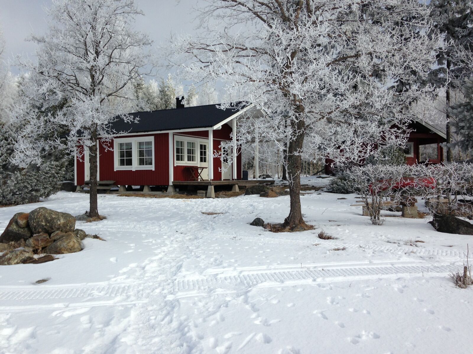 Apple iPhone 5 sample photo. Winter, frost, cottage photography