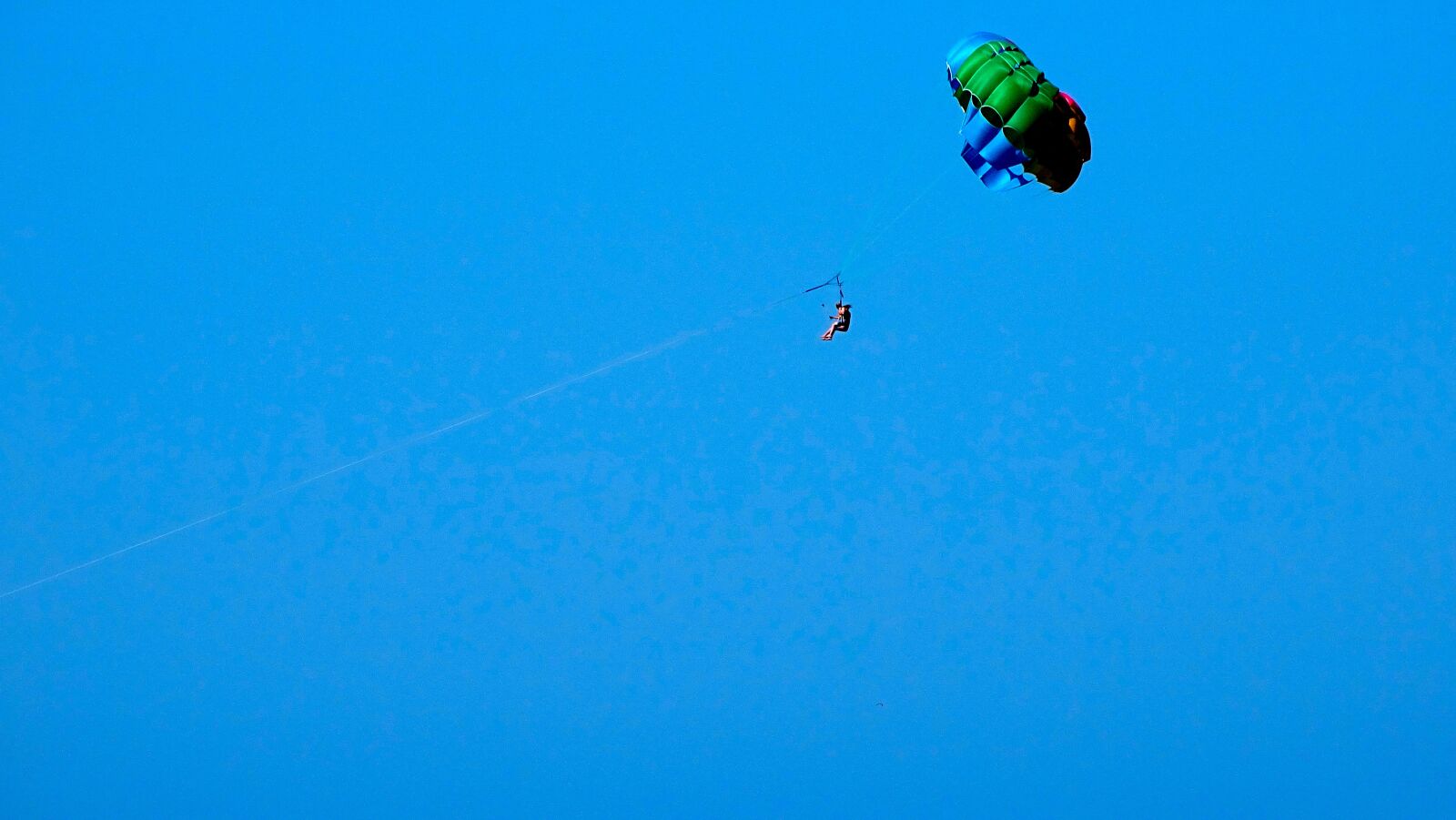 Sony DSC-HX400 sample photo. Flight, parachute, sky photography
