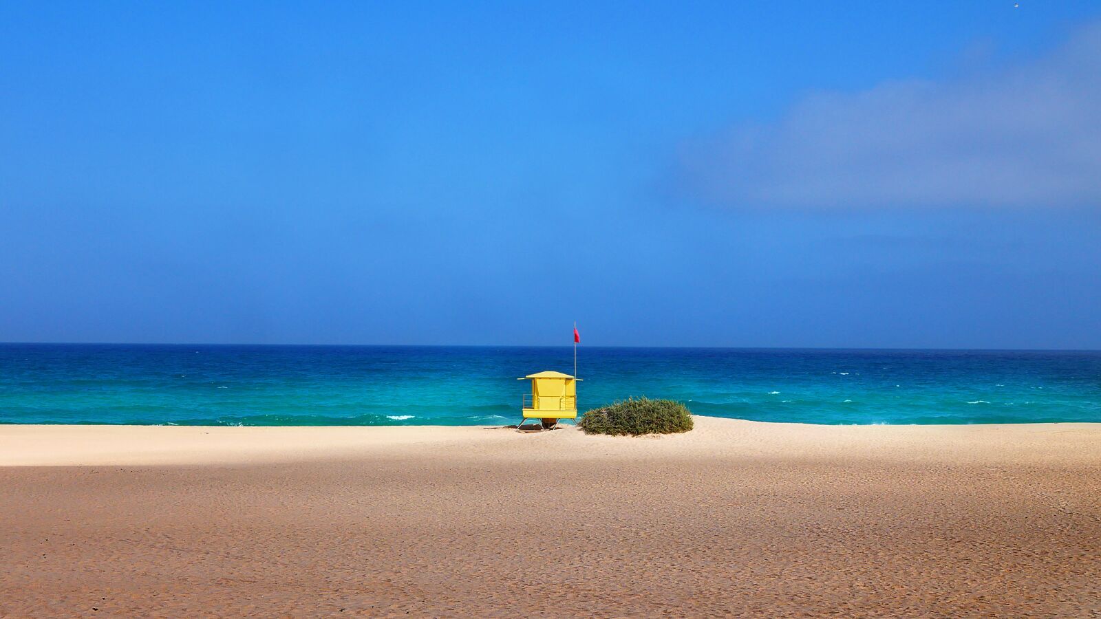 Panasonic Lumix DMC-GX85 (Lumix DMC-GX80 / Lumix DMC-GX7 Mark II) sample photo. Beach, sea, lifeguard photography