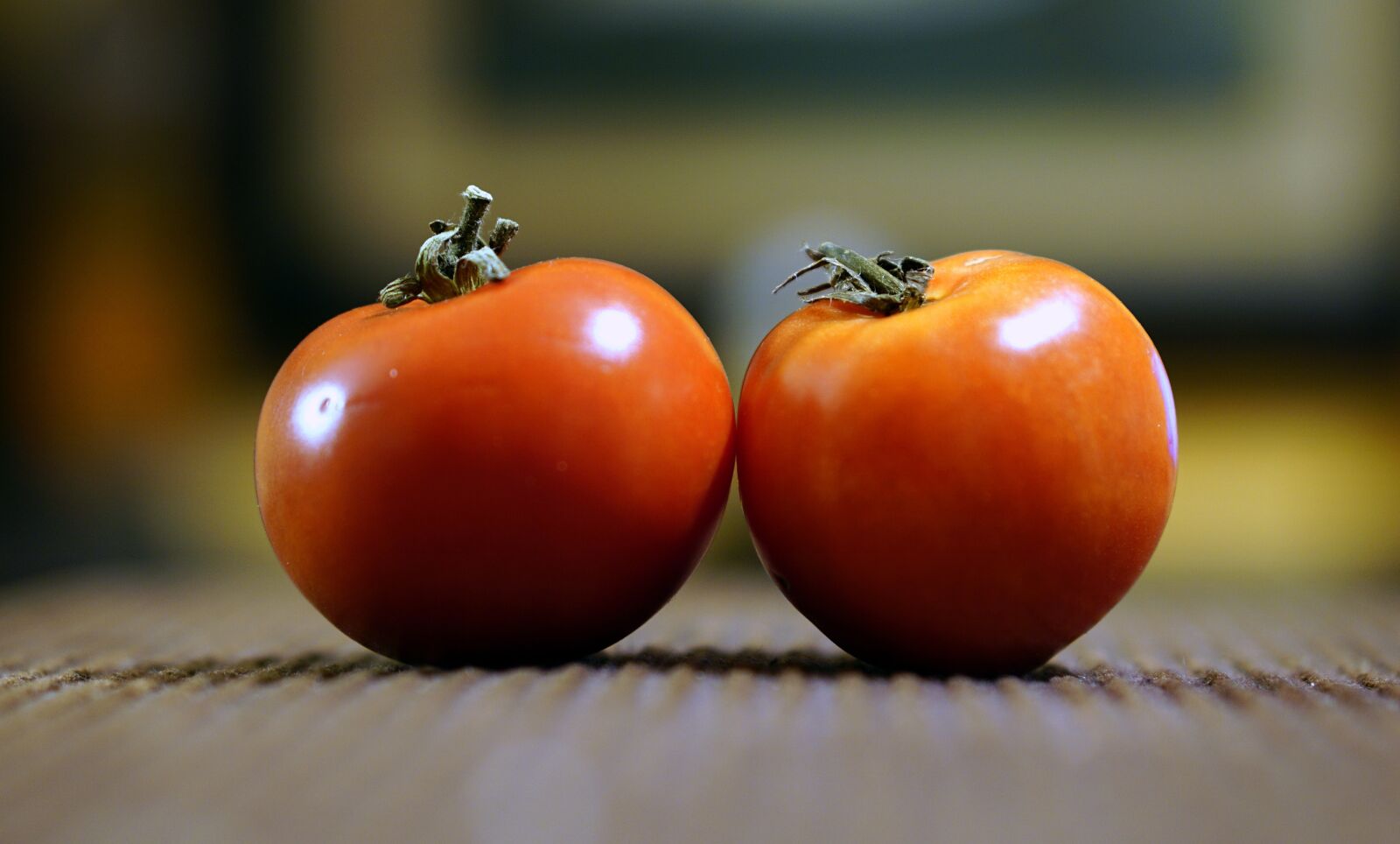 E 50mm F1.8 OSS sample photo. Tomatoes, vegetables, natural photography
