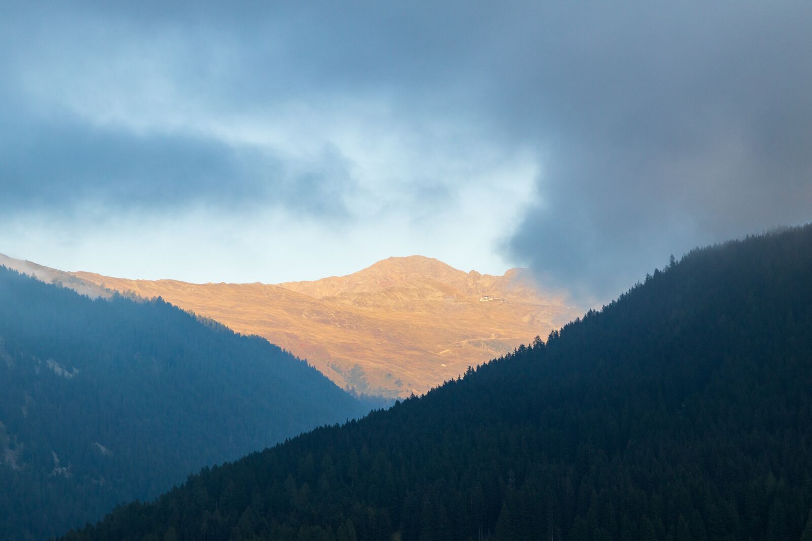 Canon EOS R sample photo. Fog, mood, mountains photography