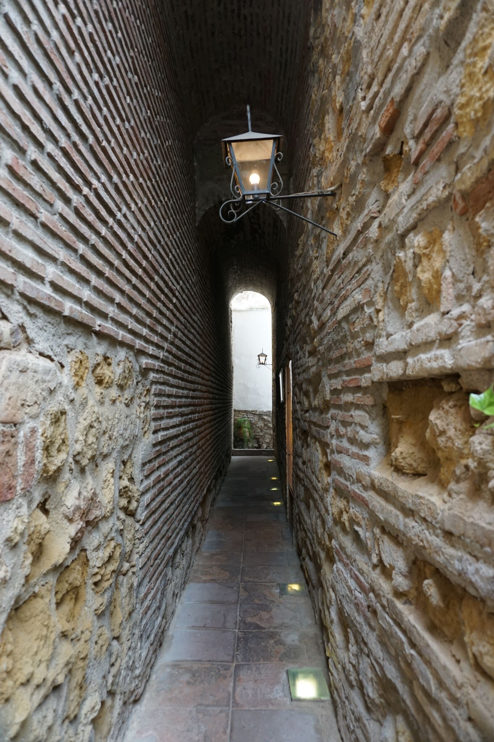Sony a6000 sample photo. Barda, wall, hall photography
