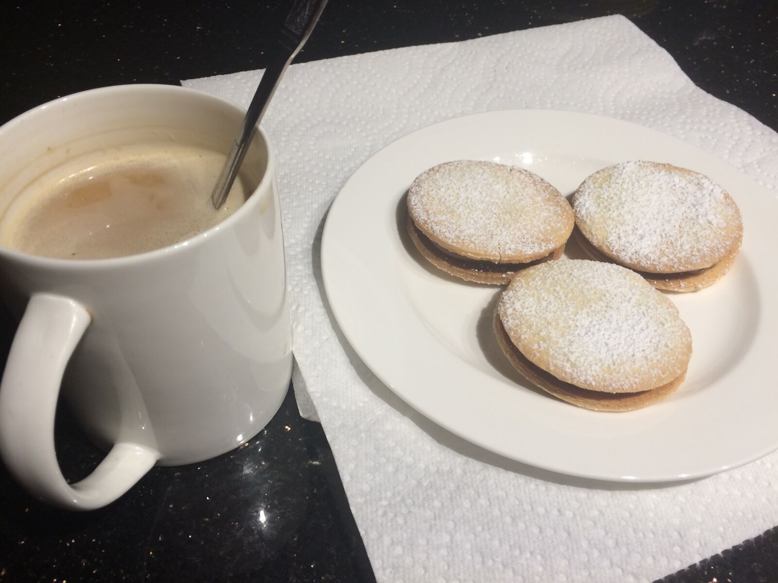 iPhone 5s back camera 4.15mm f/2.2 sample photo. Dessert, alfajores, dulce de photography