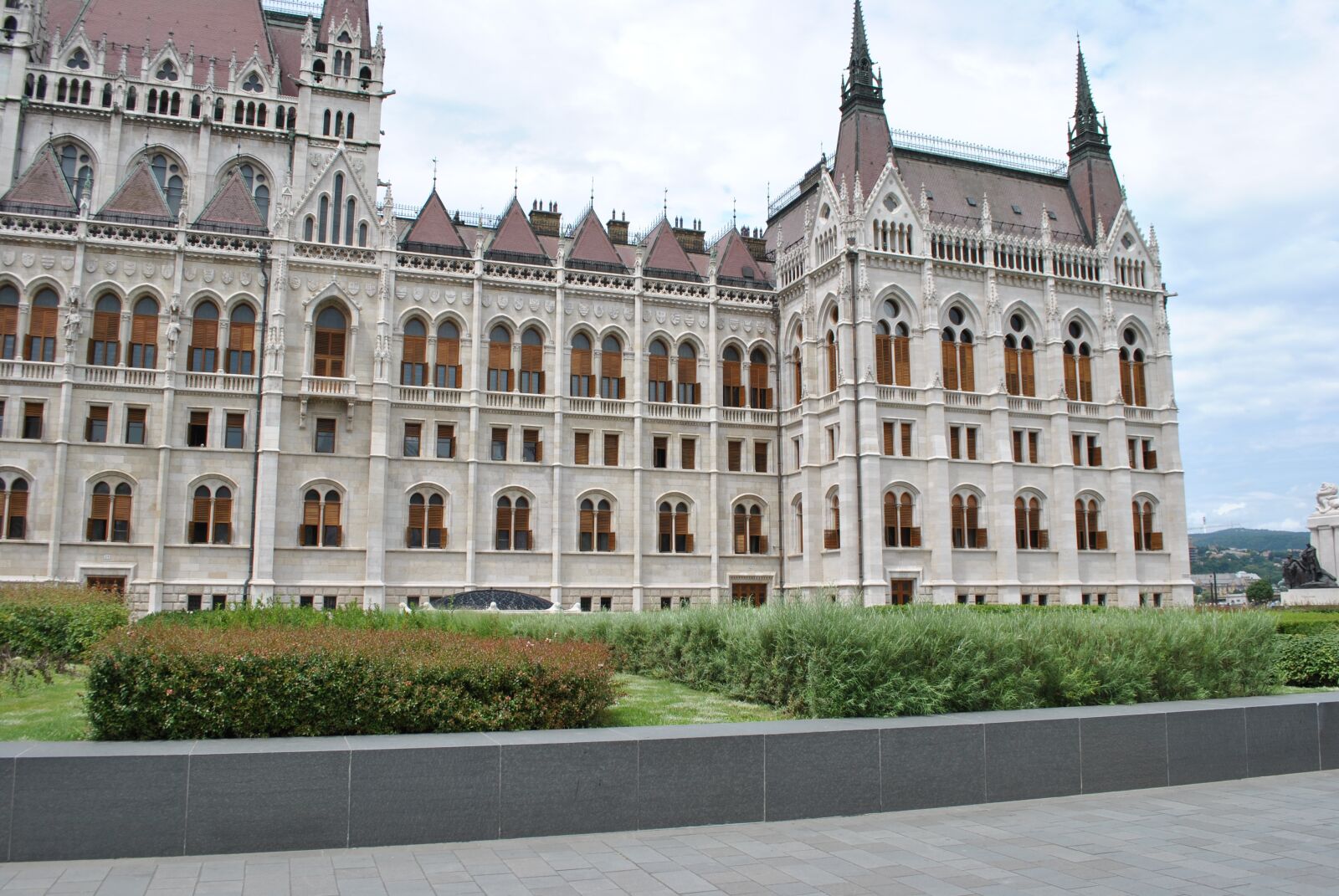 Nikon D3000 sample photo. Hungarian parliament building, parliament photography