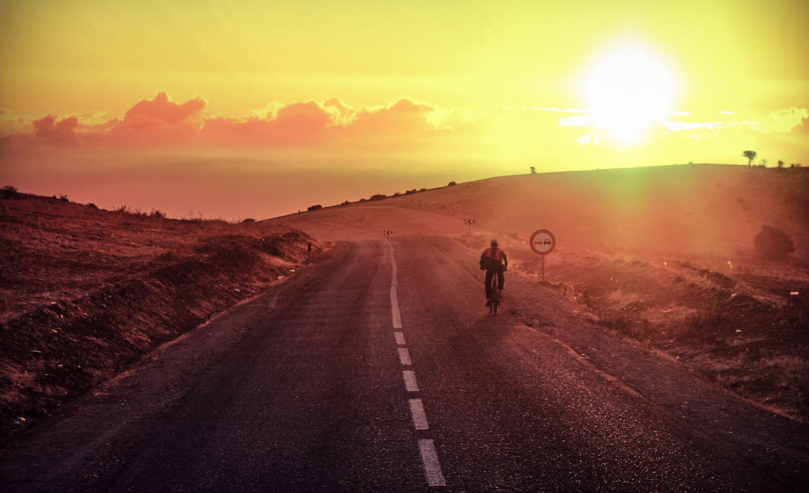 Canon EOS 1100D (EOS Rebel T3 / EOS Kiss X50) sample photo. Road, morning, cyclist photography