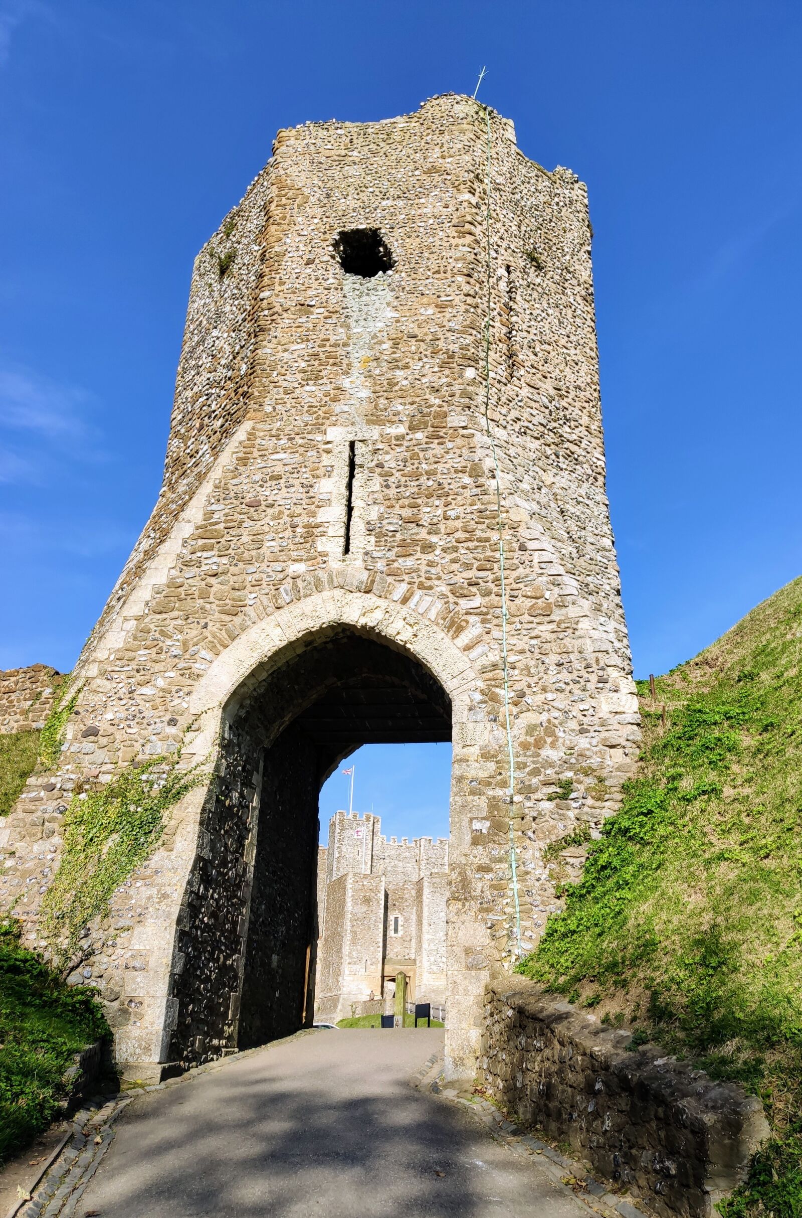 Xiaomi MI 9 sample photo. Dover, castle, castle gate photography