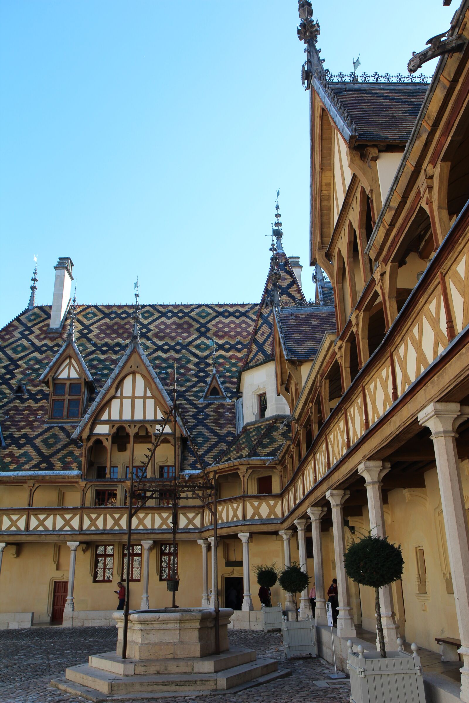 Canon EOS 600D (Rebel EOS T3i / EOS Kiss X5) sample photo. Beaune, hospice de beaune photography